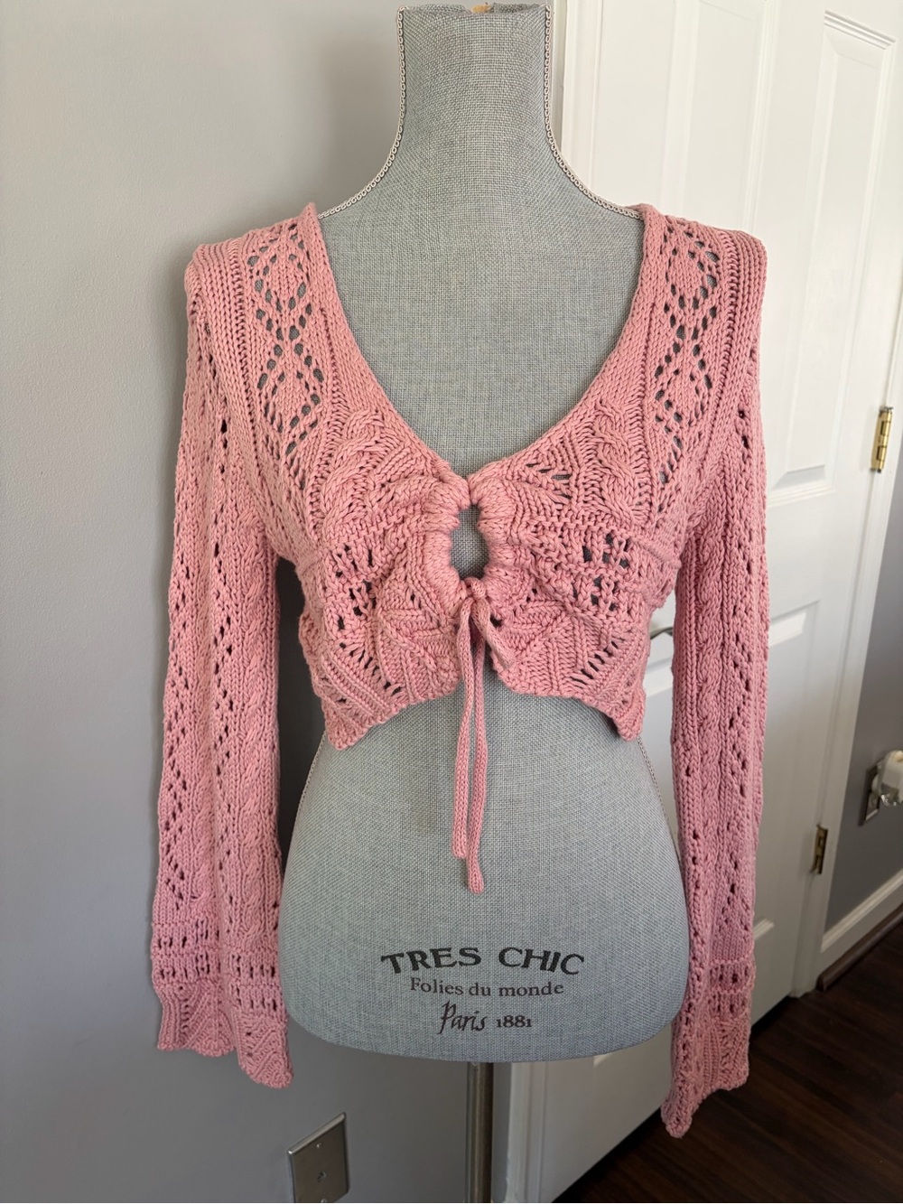New Francesca’s Pink Knit Tie-Front Cropped Sweater Size small